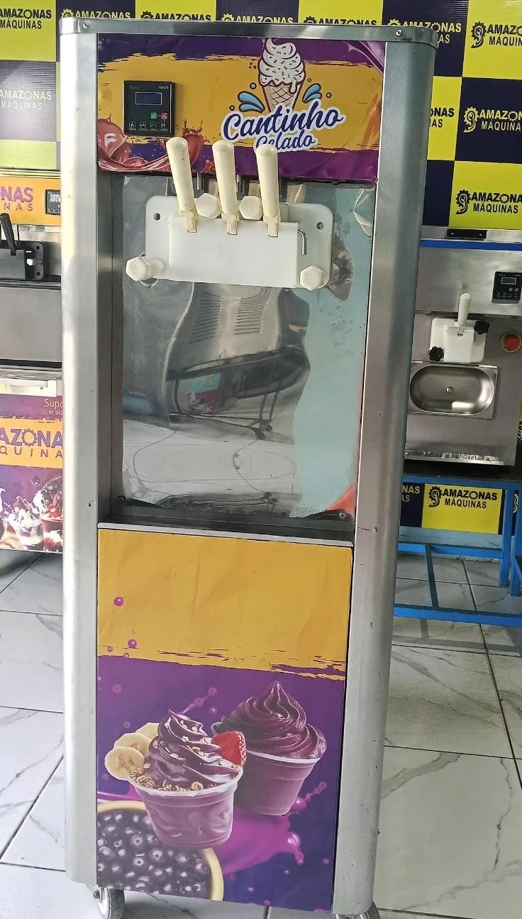 Máquina de três bicos com envelopamento Cantinho Gelado